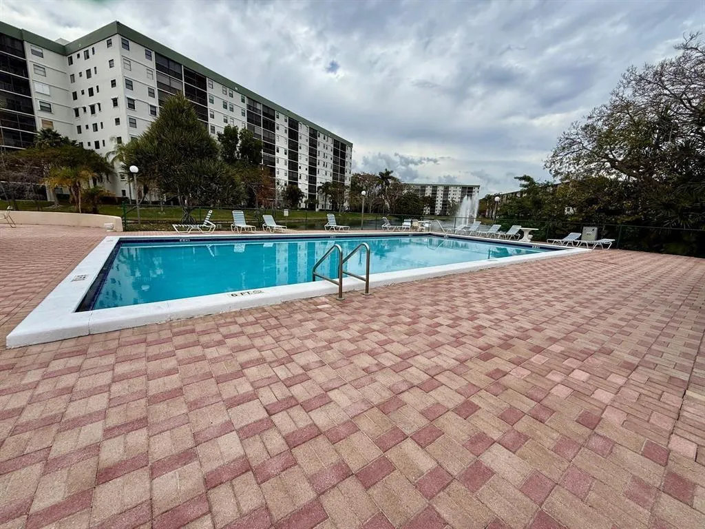CB Community pool