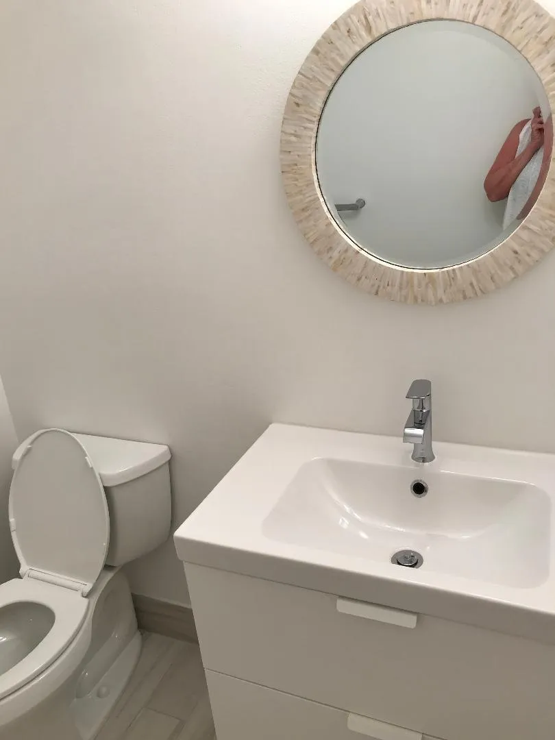 Hall 1/2 bath