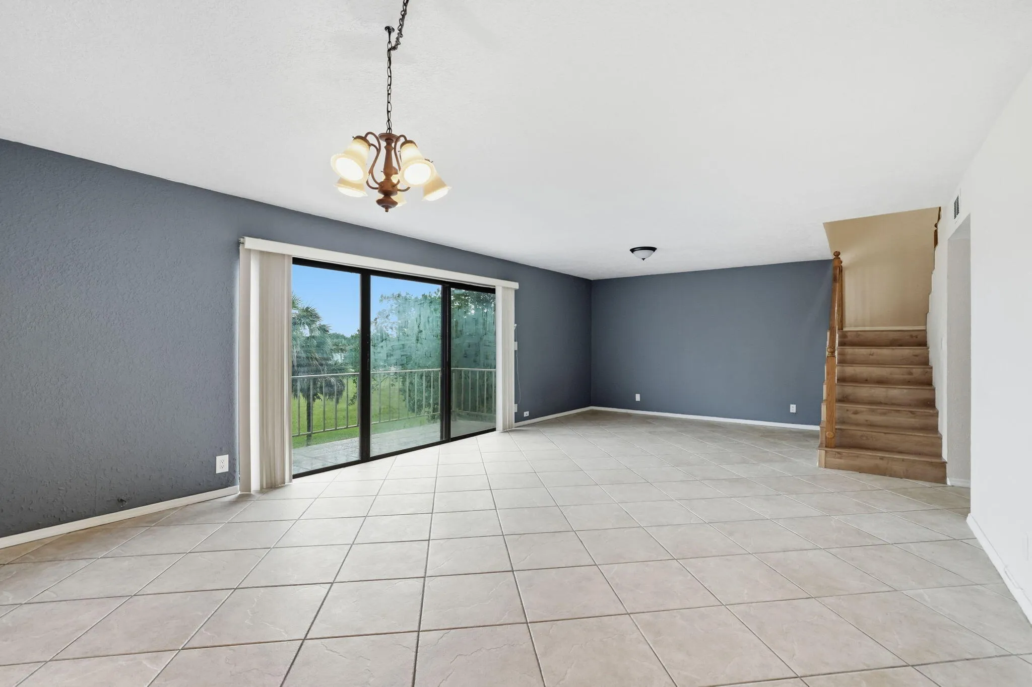 39-web-or-mls-430_Commodore_Dr_Unit_314_