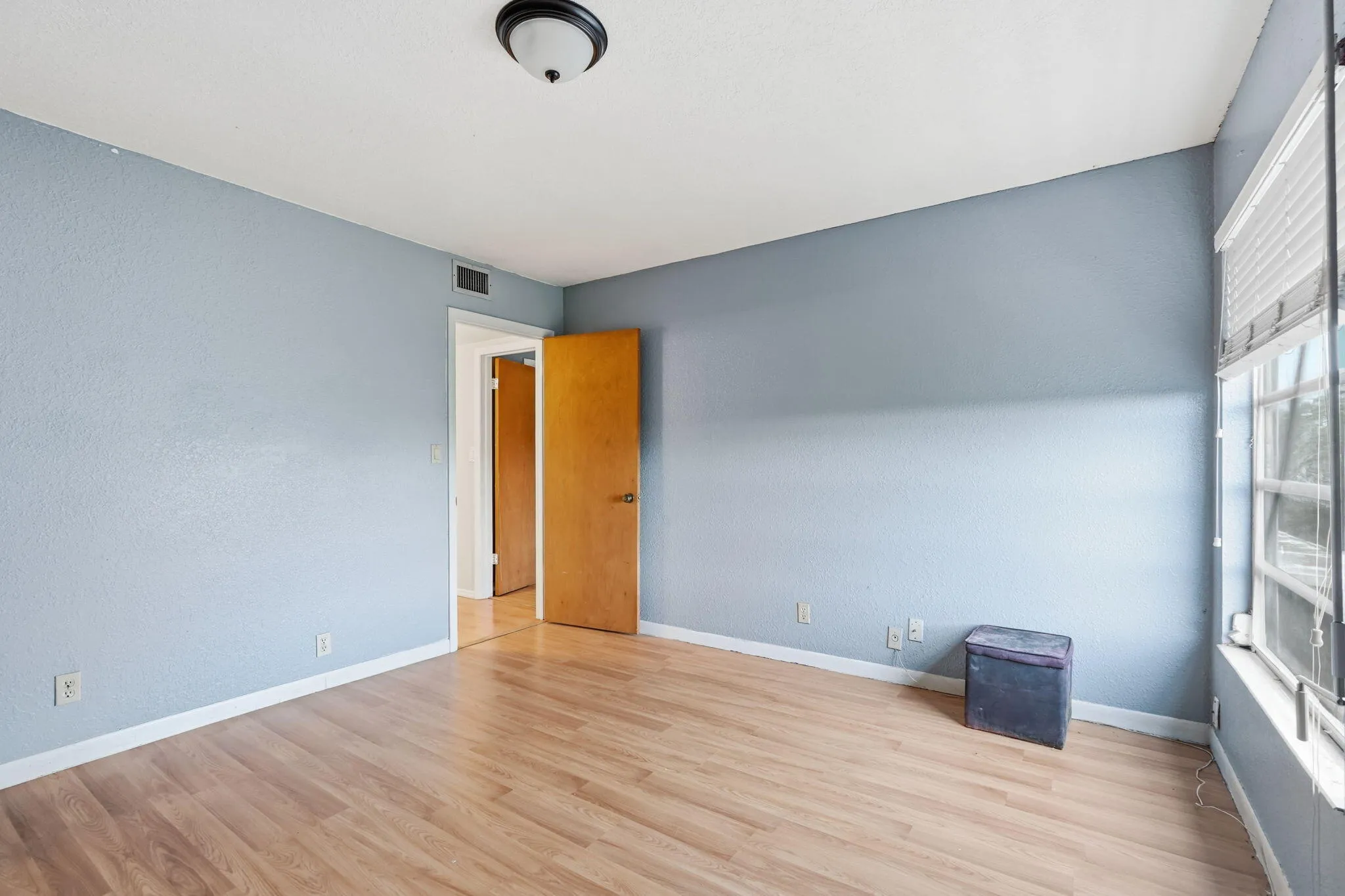 11-web-or-mls-430_Commodore_Dr_Unit_314_