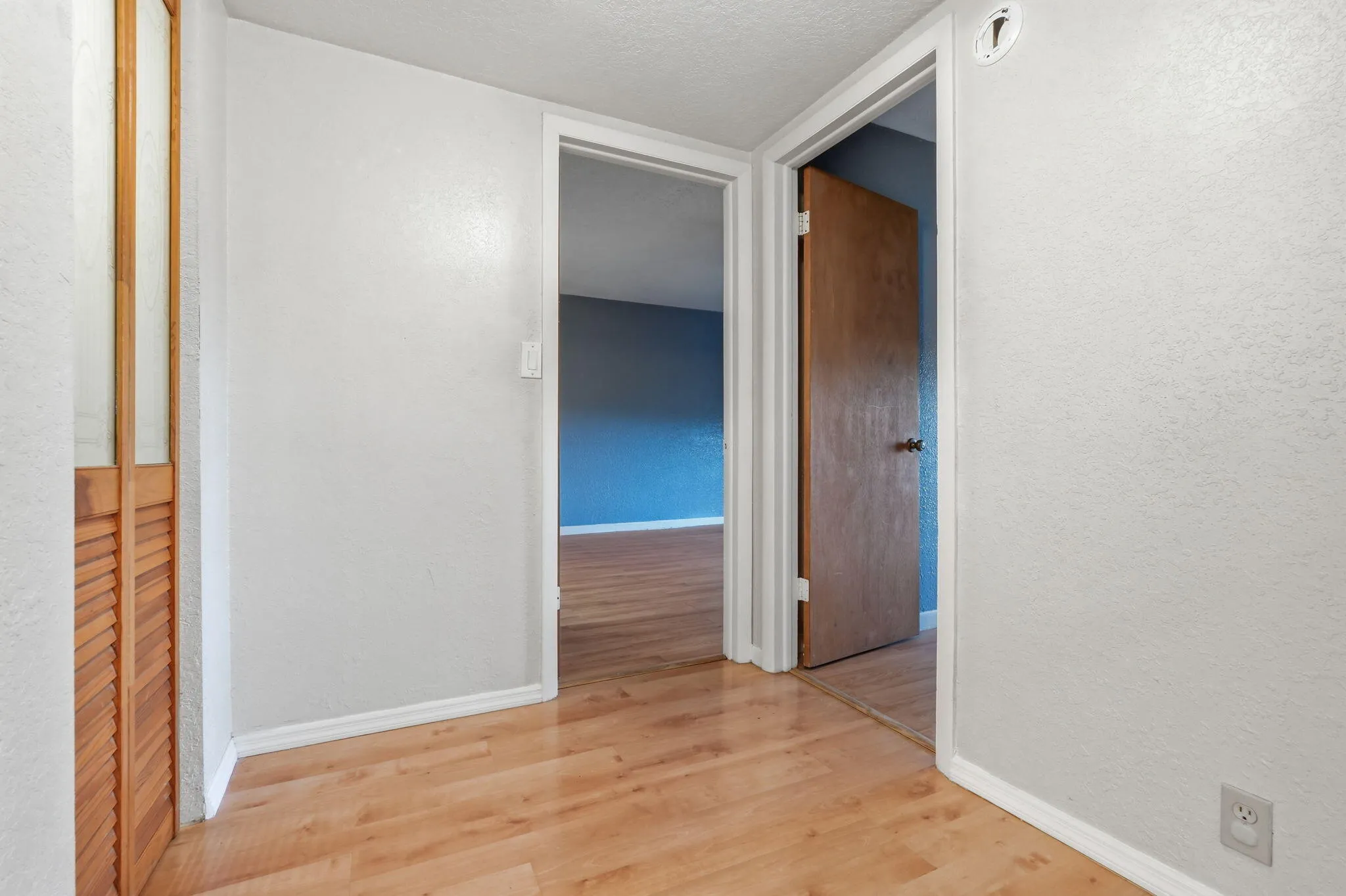 26-web-or-mls-430_Commodore_Dr_Unit_314_