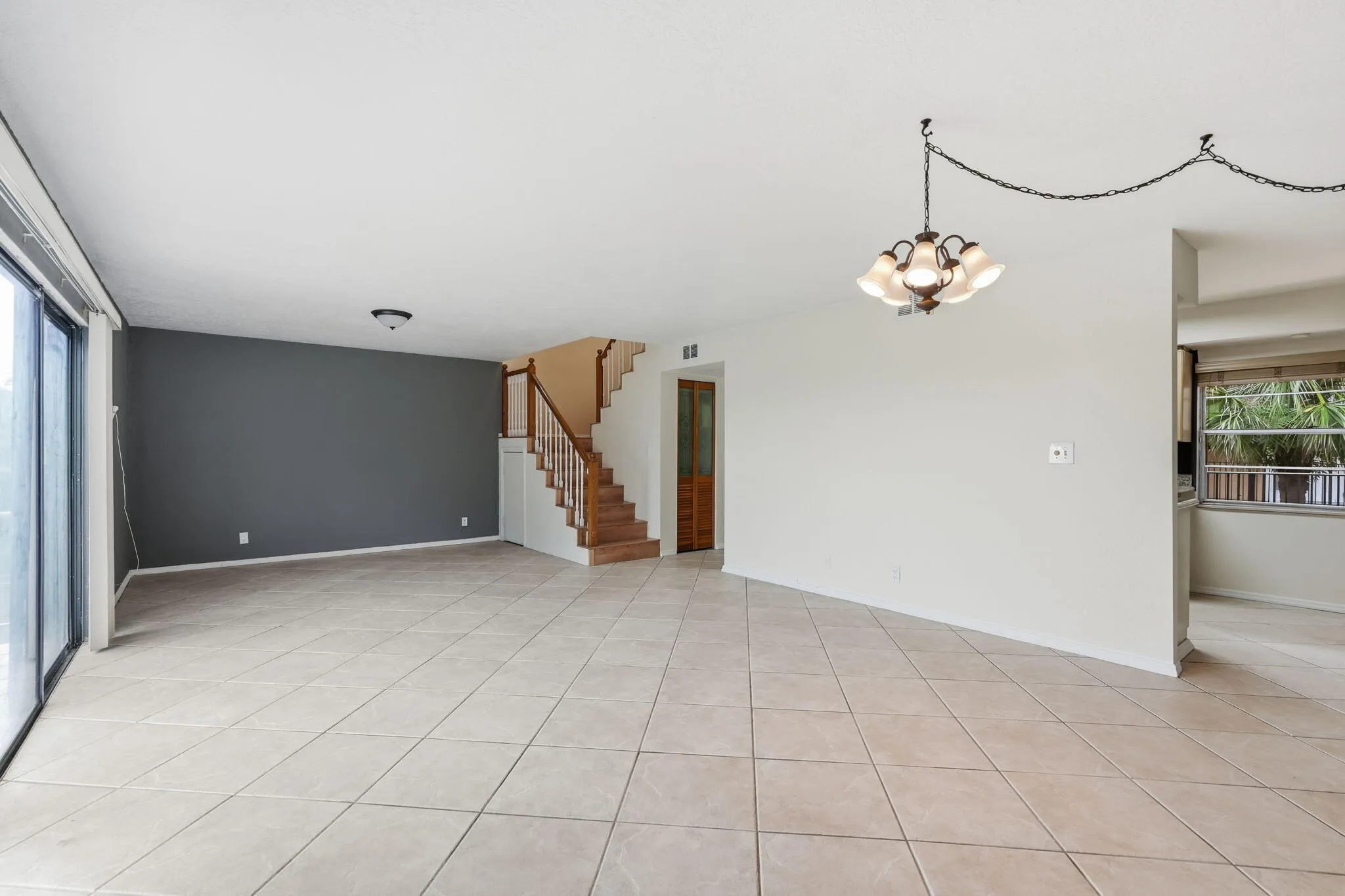 40-web-or-mls-430_Commodore_Dr_Unit_314_