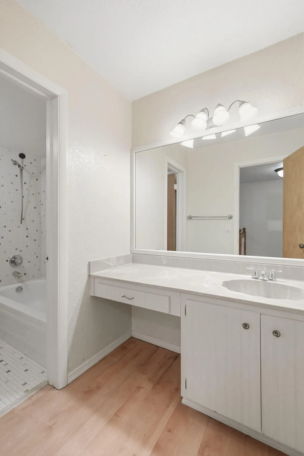 23-web-or-mls-430_Commodore_Dr_Unit_314_