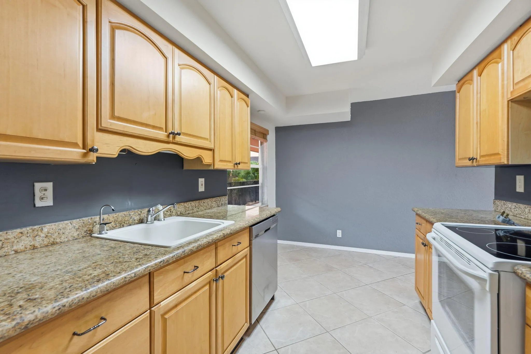35-web-or-mls-430_Commodore_Dr_Unit_314_