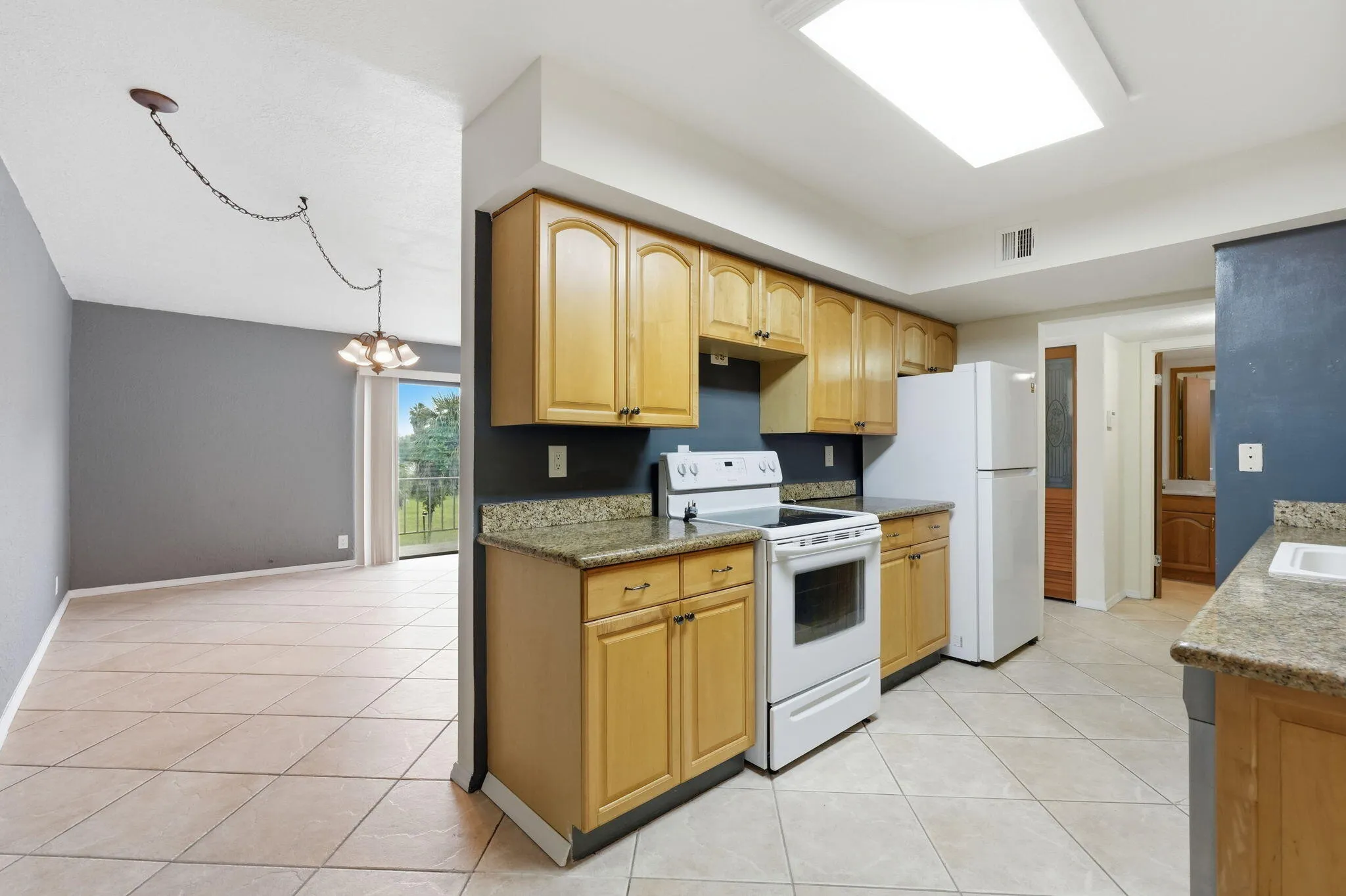 38-web-or-mls-430_Commodore_Dr_Unit_314_