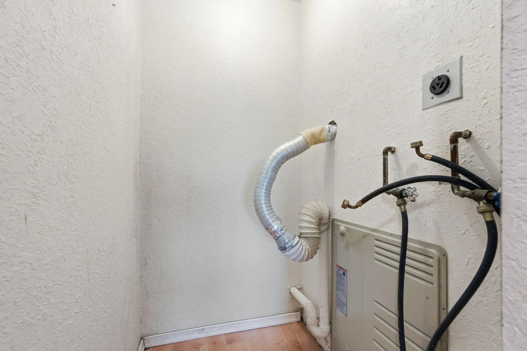 20-web-or-mls-430_Commodore_Dr_Unit_314_