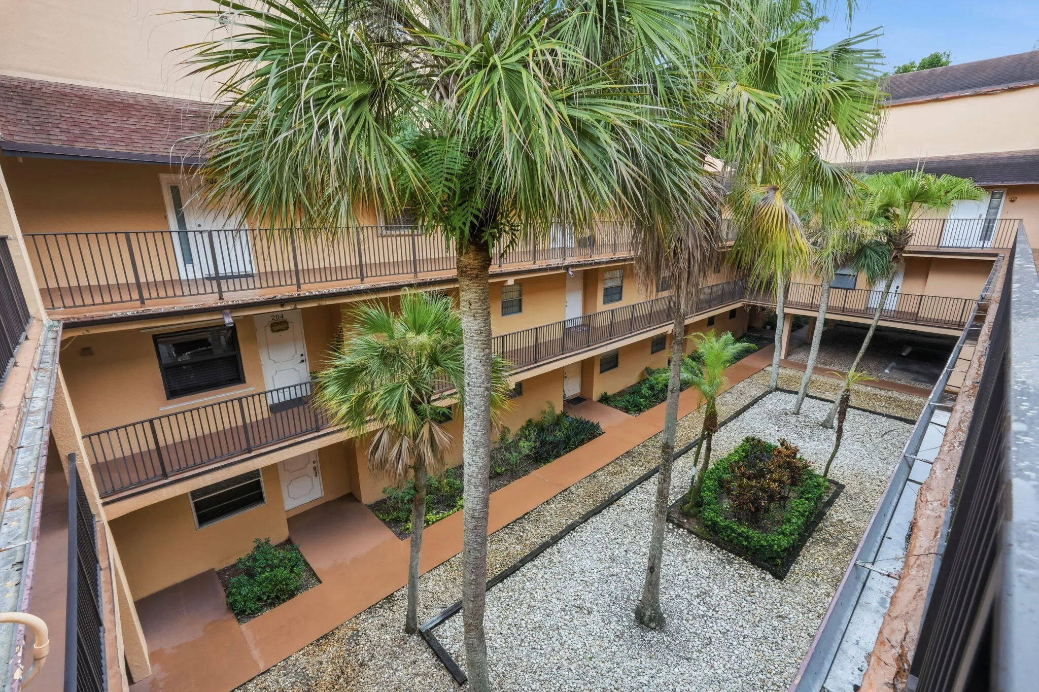 8-web-or-mls-430_Commodore_Dr_Unit_314_0