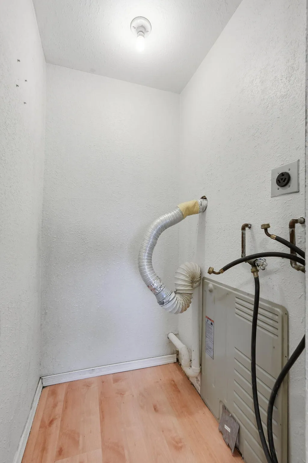 21-web-or-mls-430_Commodore_Dr_Unit_314_