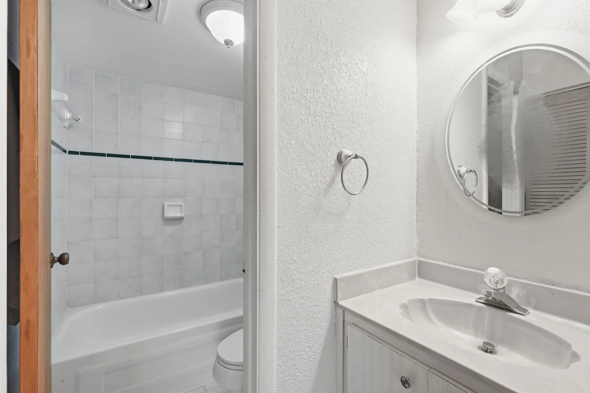16-web-or-mls-430_Commodore_Dr_Unit_314_