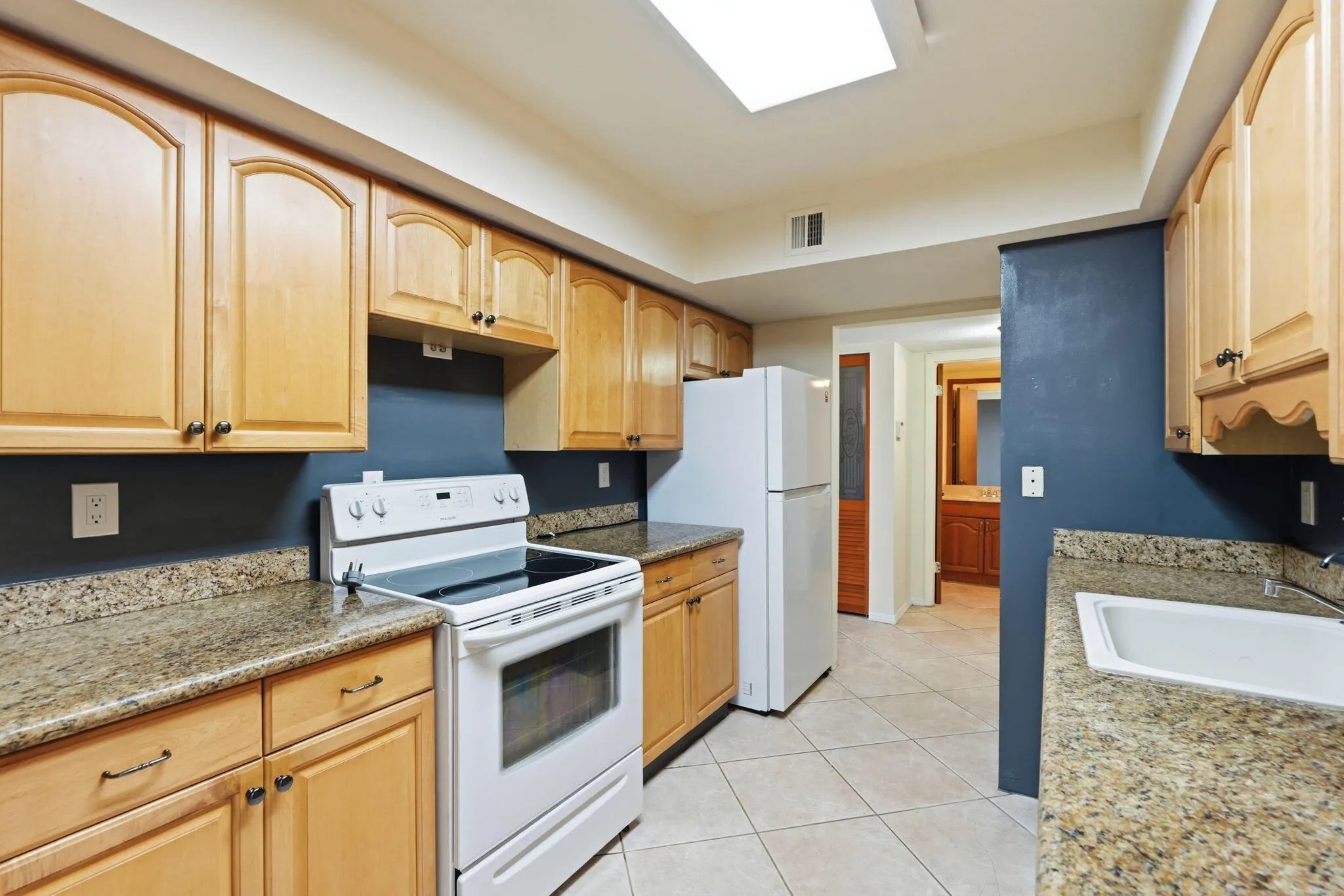 34-web-or-mls-430_Commodore_Dr_Unit_314_