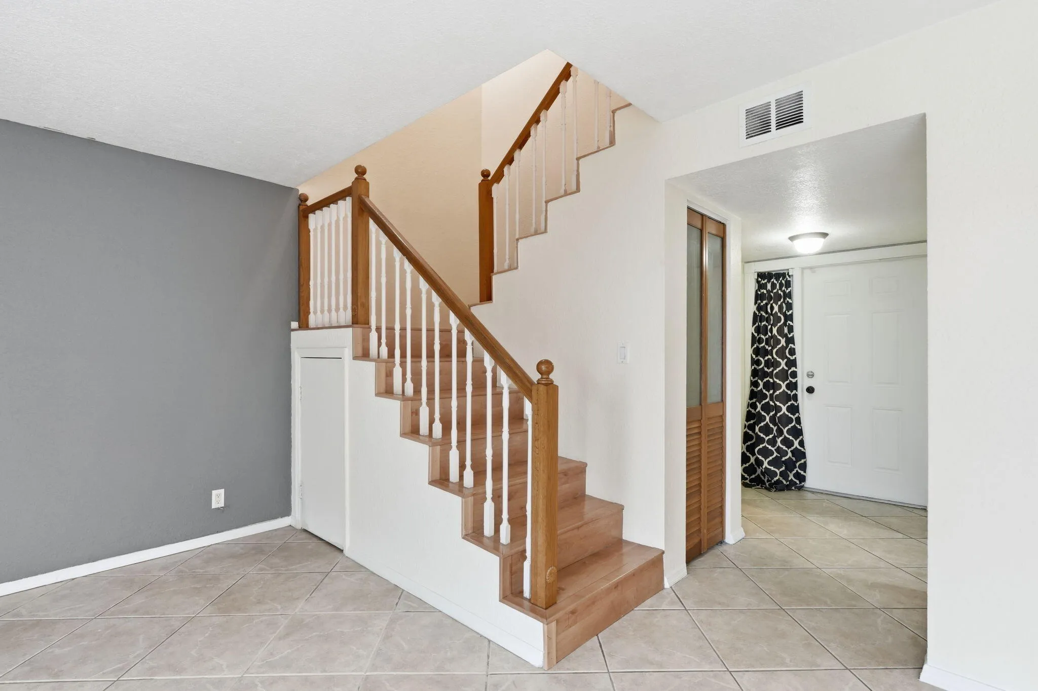 30-web-or-mls-430_Commodore_Dr_Unit_314_