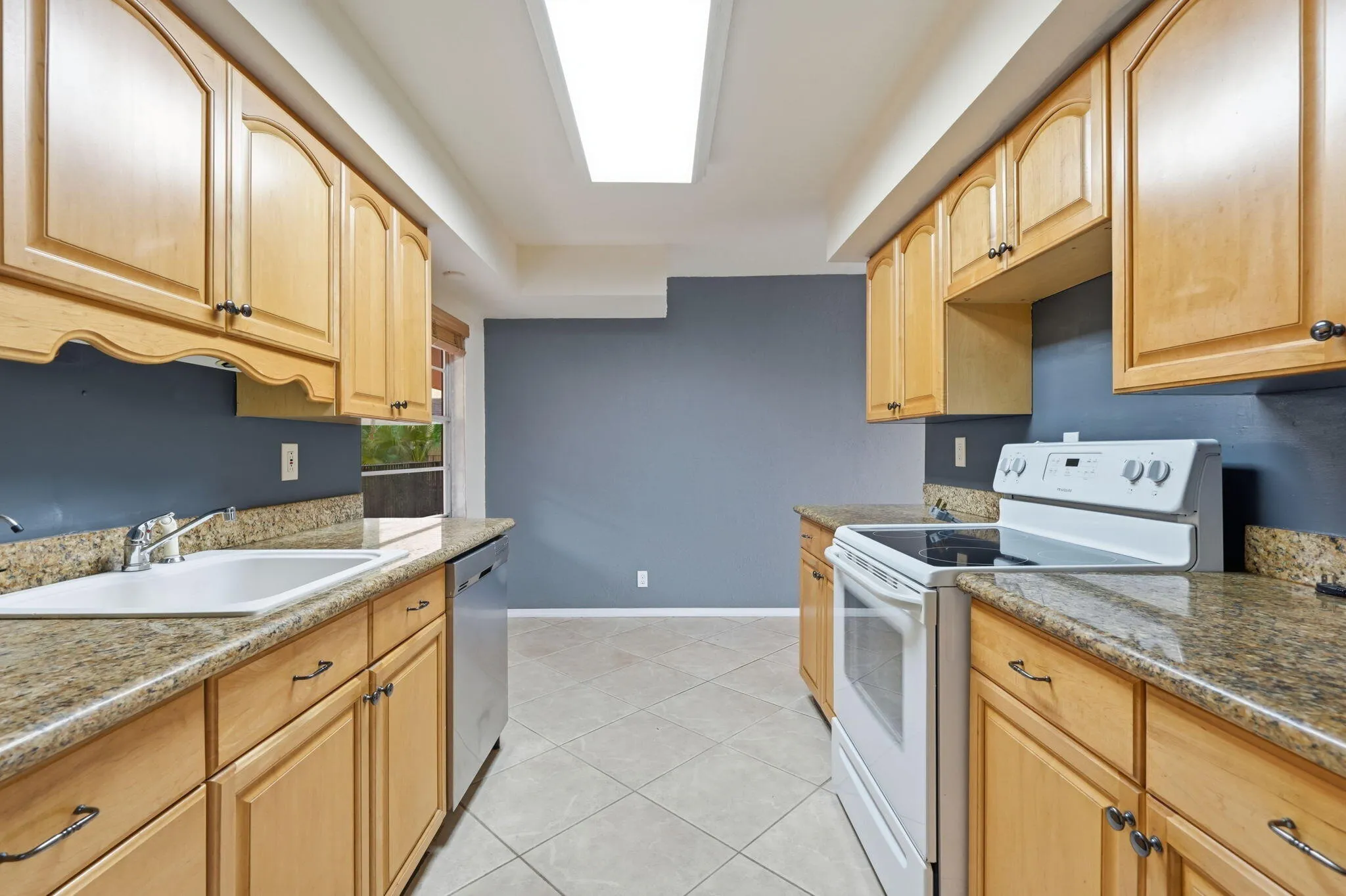 36-web-or-mls-430_Commodore_Dr_Unit_314_