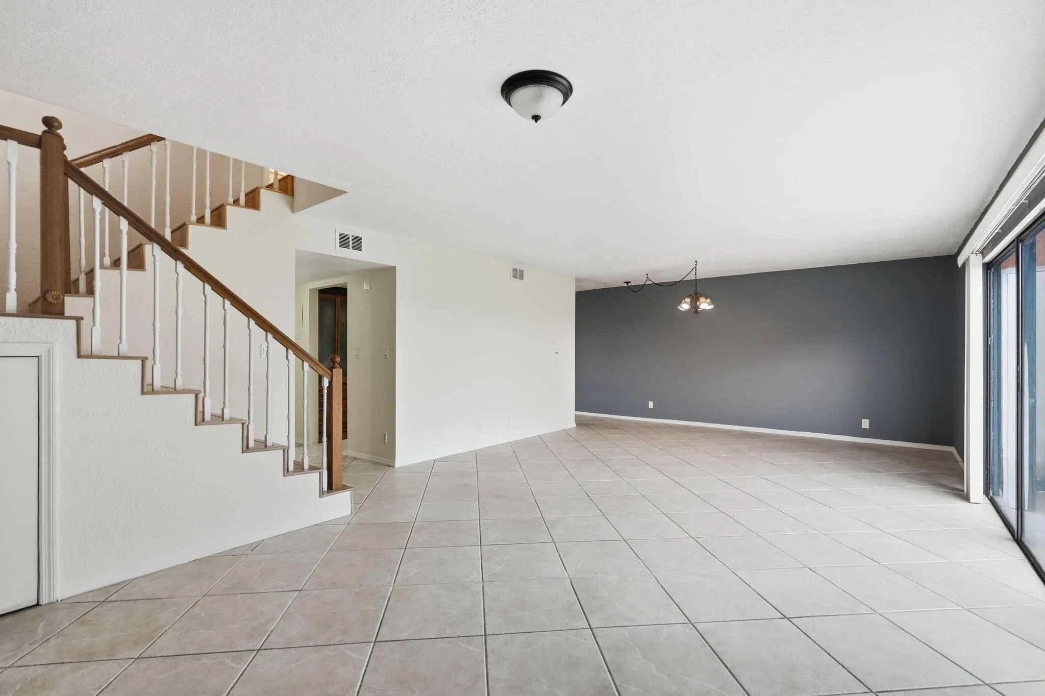 41-web-or-mls-430_Commodore_Dr_Unit_314_