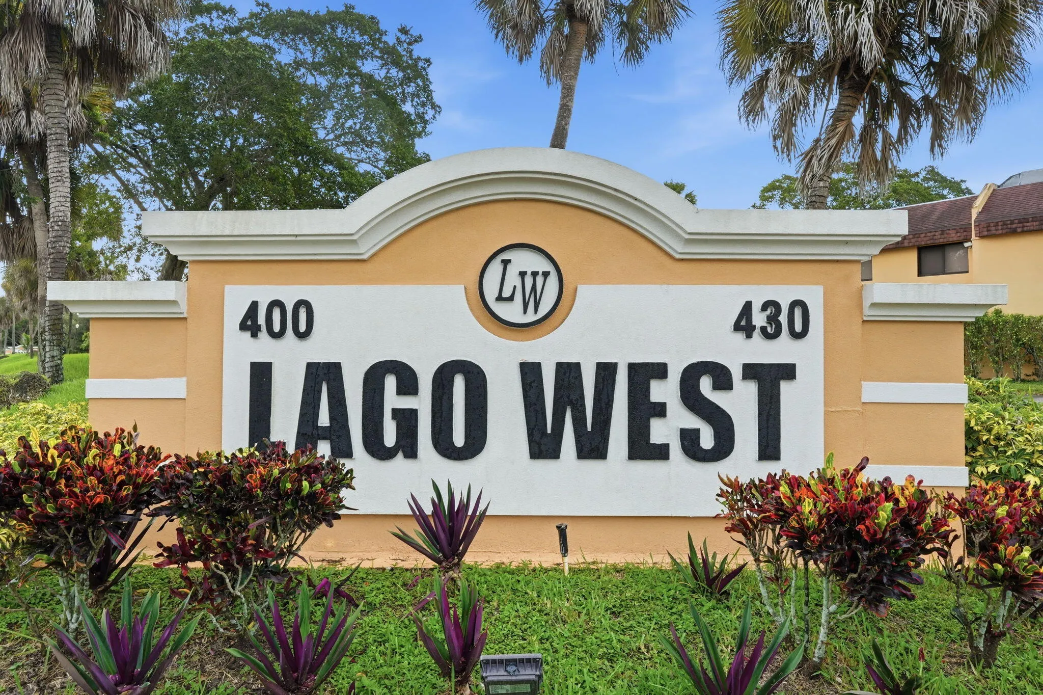53-web-or-mls-430_Commodore_Dr_Unit_314_