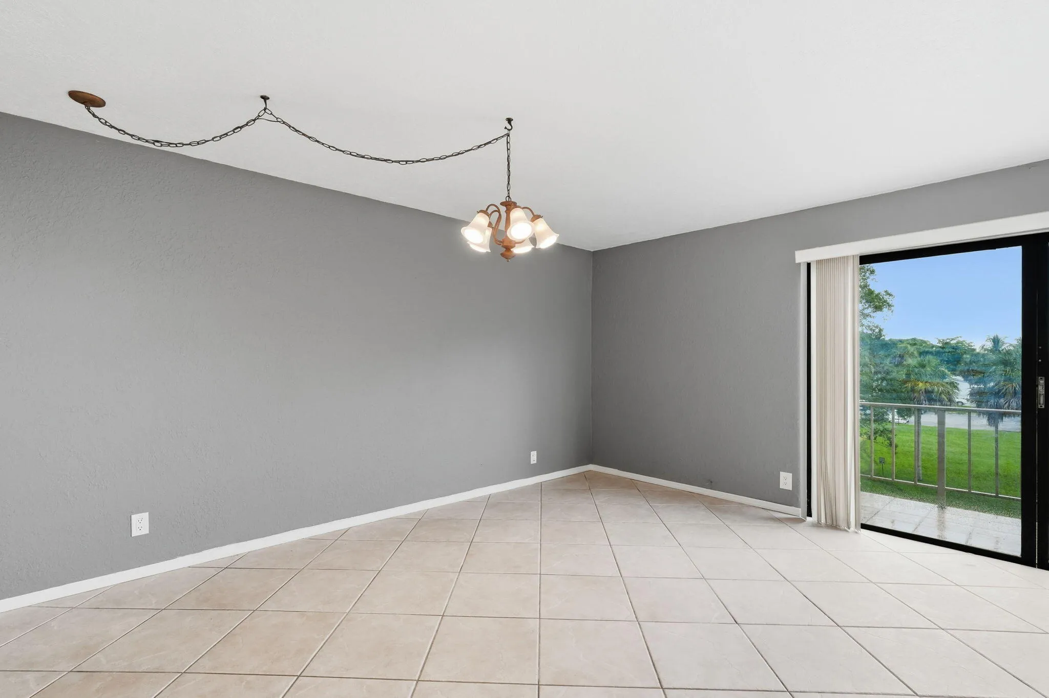 44-web-or-mls-430_Commodore_Dr_Unit_314_