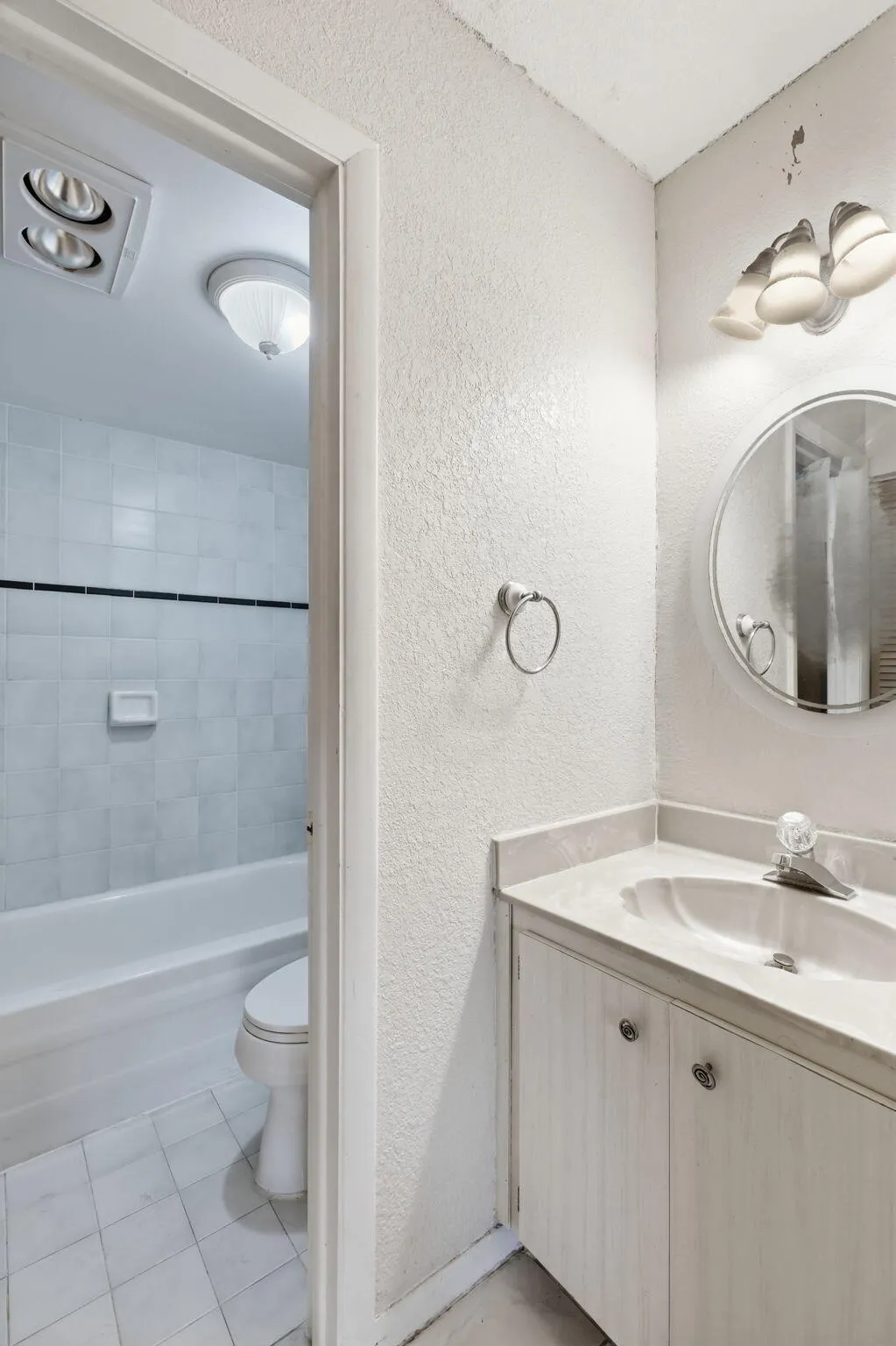 17-web-or-mls-430_Commodore_Dr_Unit_314_