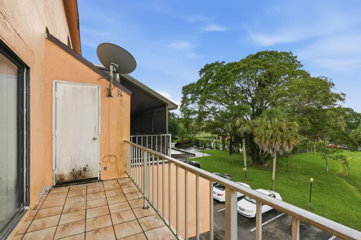 49-web-or-mls-430_Commodore_Dr_Unit_314_