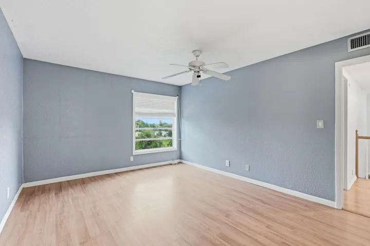 13-web-or-mls-430_Commodore_Dr_Unit_314_