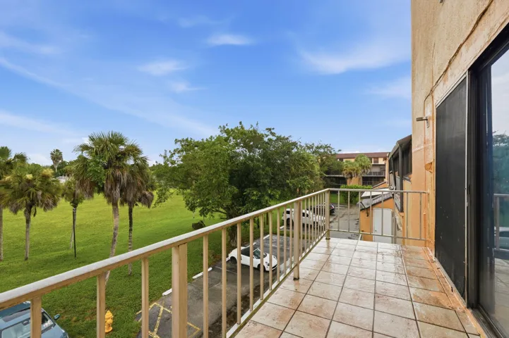 48-web-or-mls-430_Commodore_Dr_Unit_314_