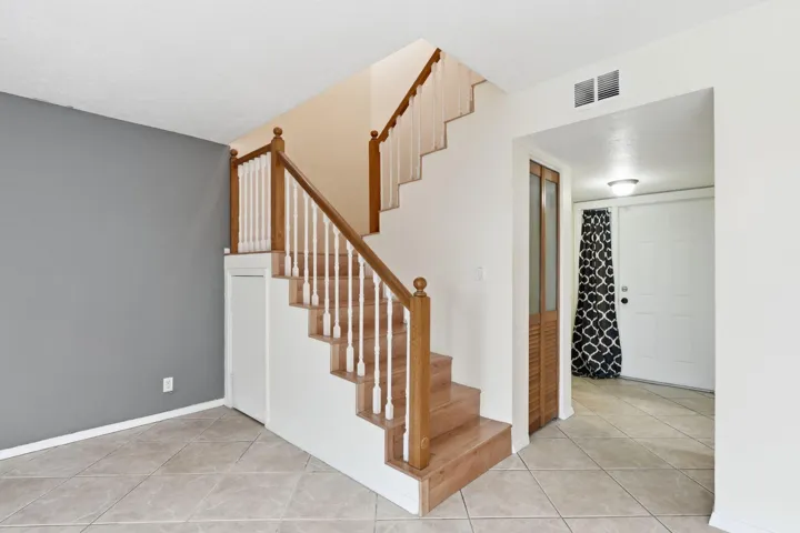 30-web-or-mls-430_Commodore_Dr_Unit_314_