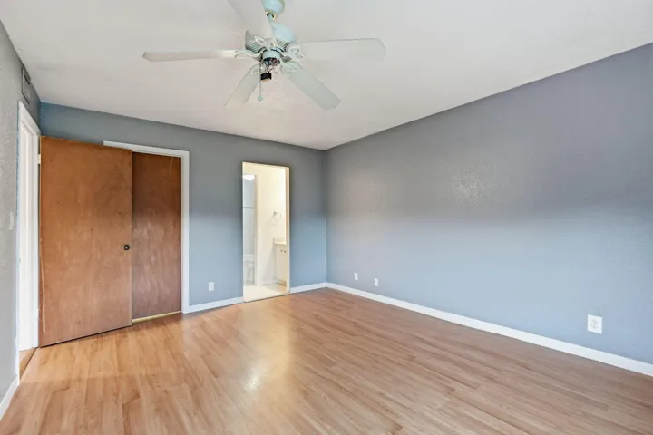 15-web-or-mls-430_Commodore_Dr_Unit_314_