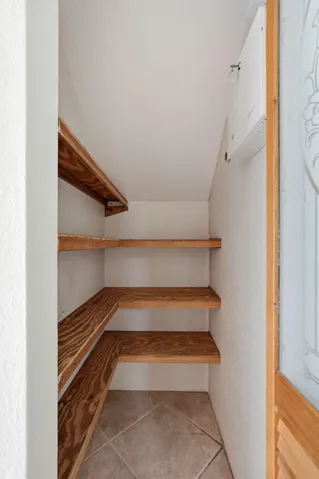 47-web-or-mls-430_Commodore_Dr_Unit_314_