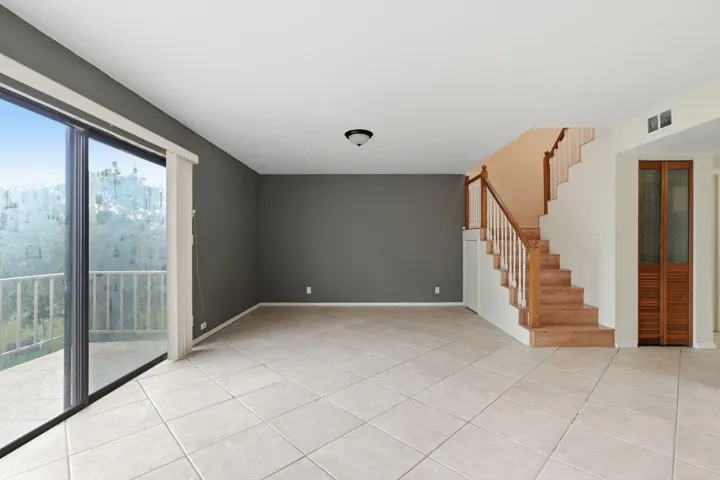 45-web-or-mls-430_Commodore_Dr_Unit_314_