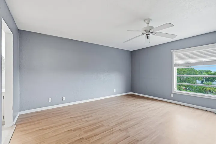 12-web-or-mls-430_Commodore_Dr_Unit_314_