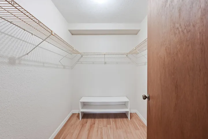 18-web-or-mls-430_Commodore_Dr_Unit_314_