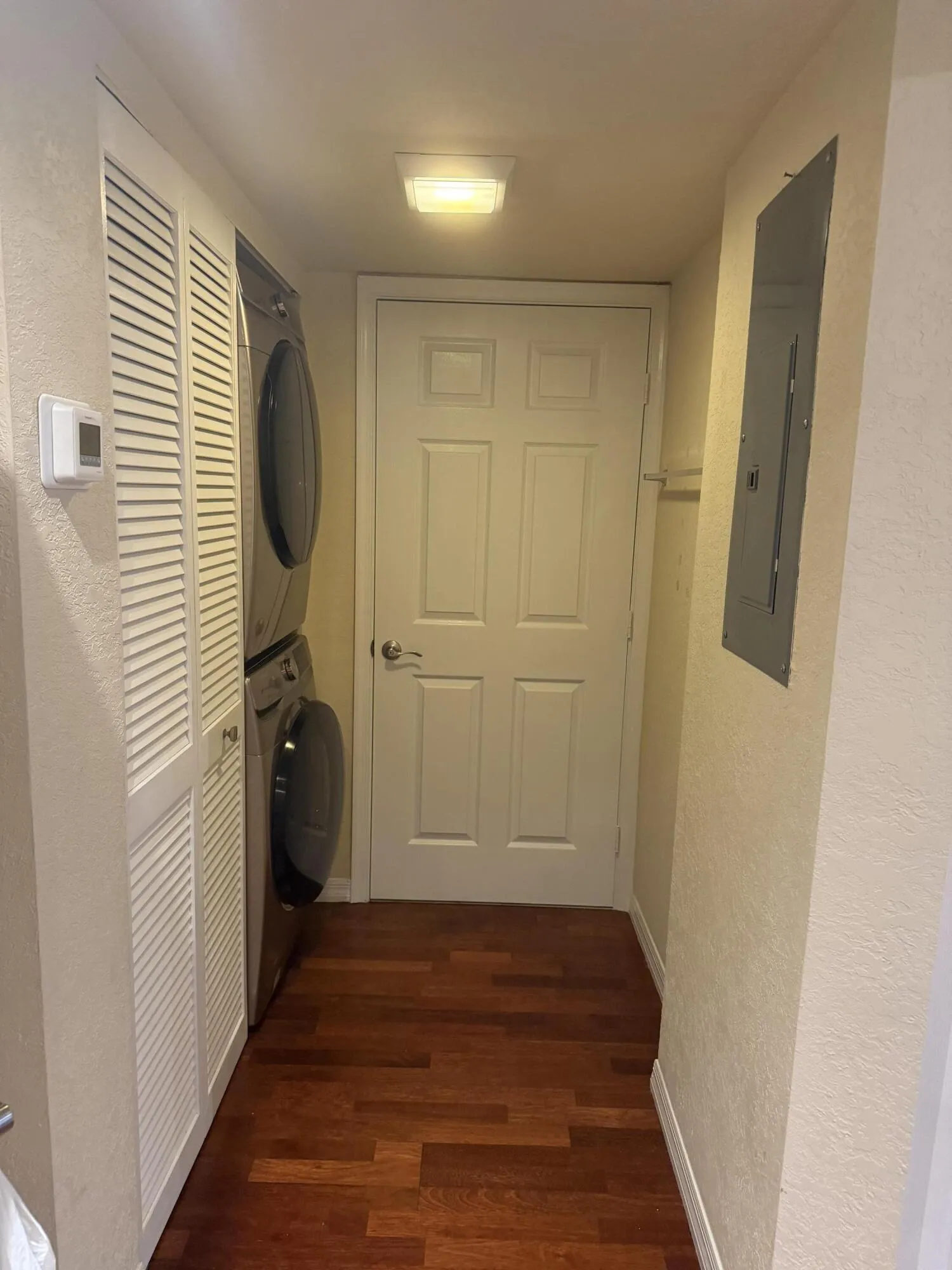 Hall/Laundry