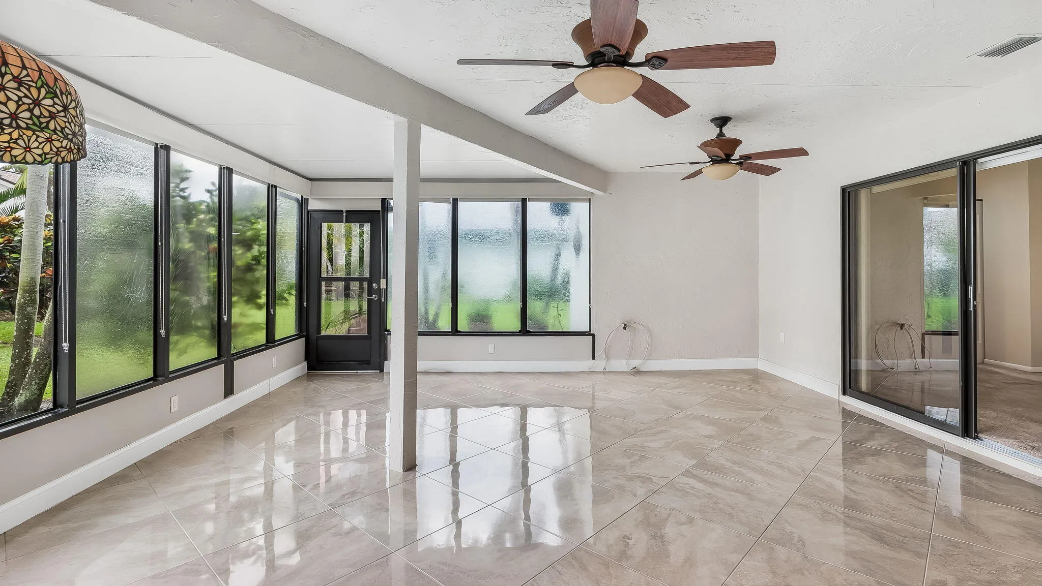 Sunroom (air conditioned)
