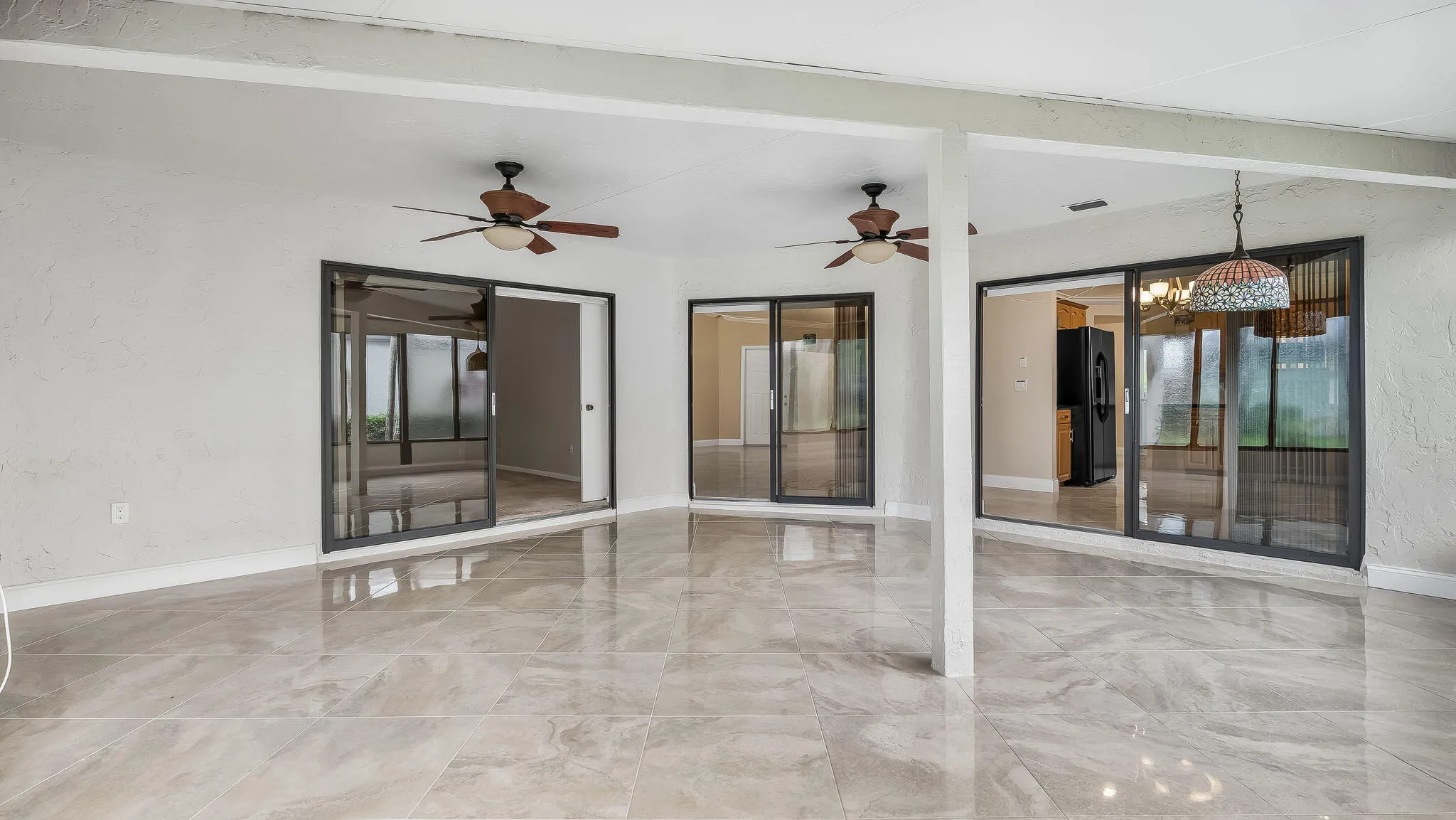 Sunroom (air conditioned)