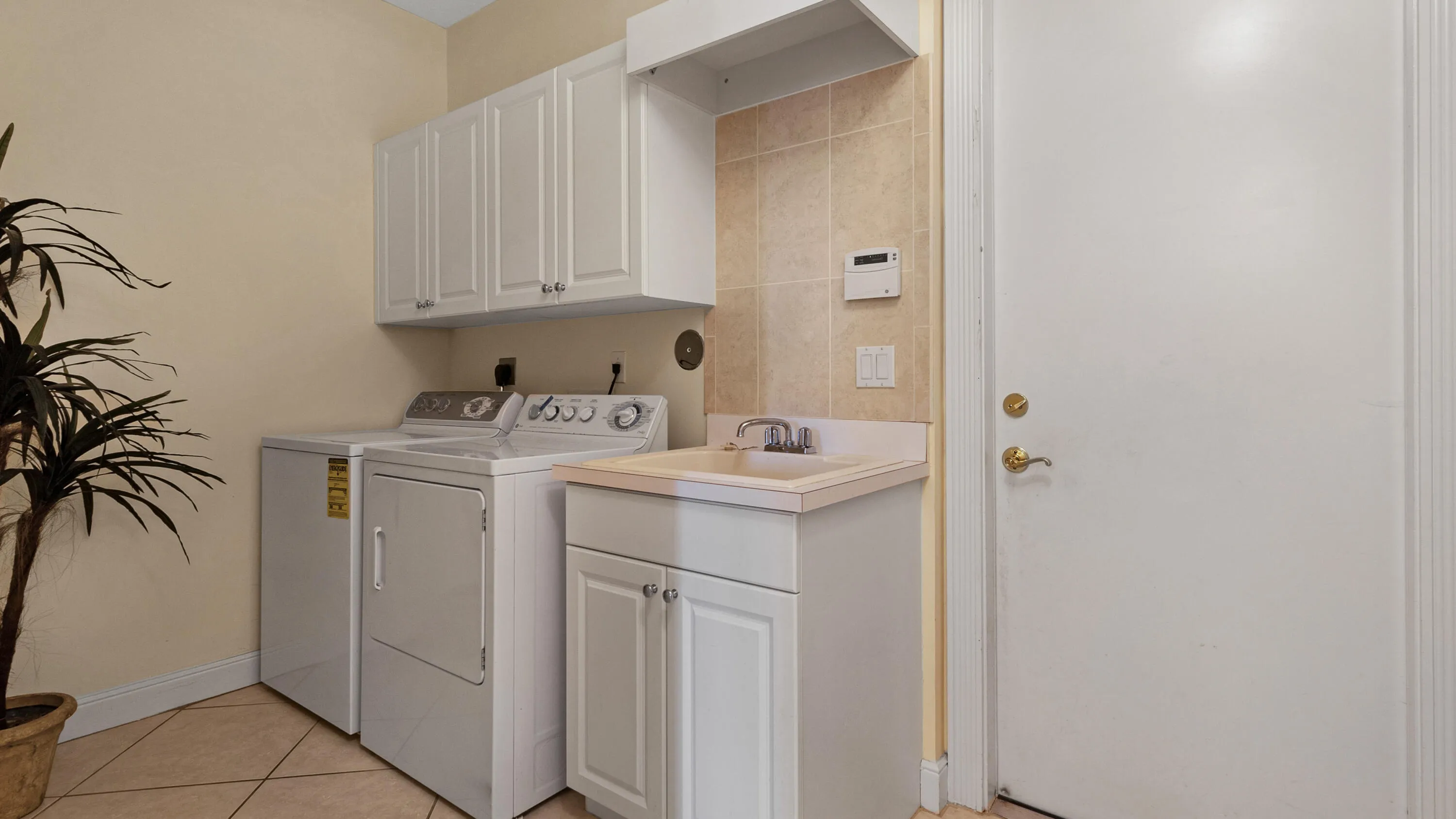 53_accutour_01 2761-se-9th-st -051