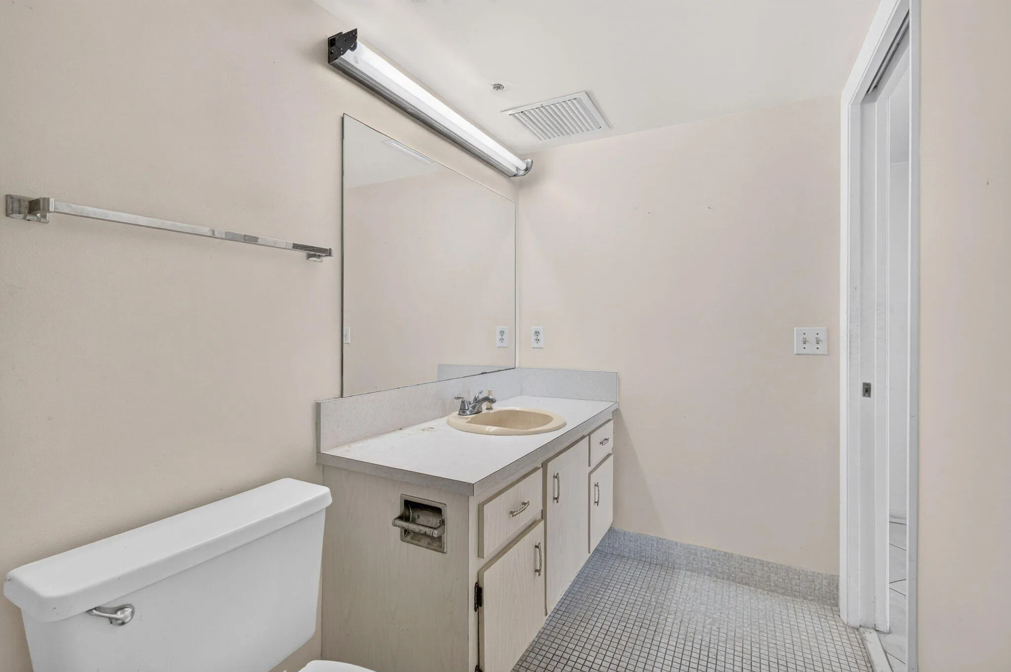 GUEST BATHROOM