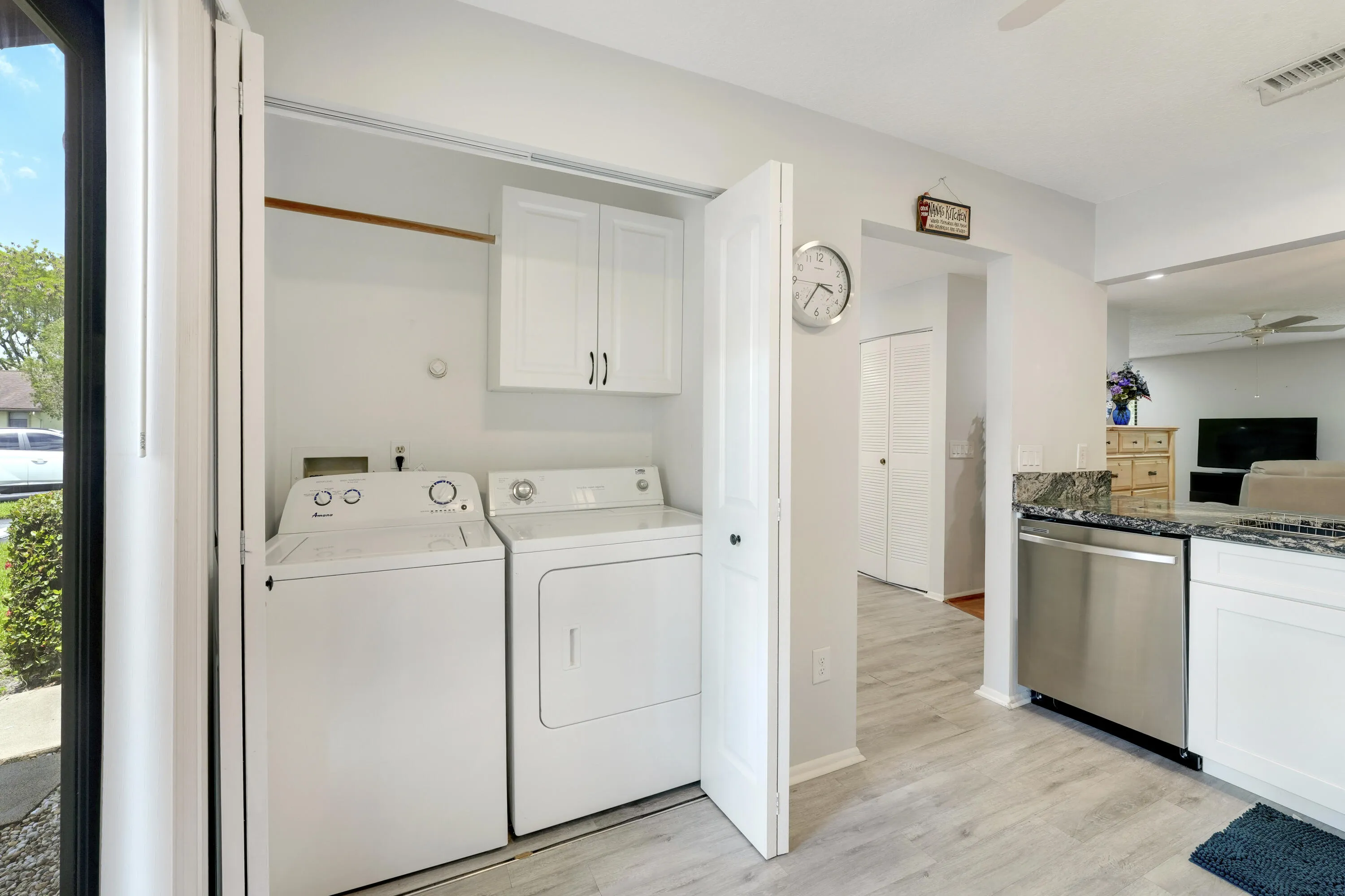 Laundry gate