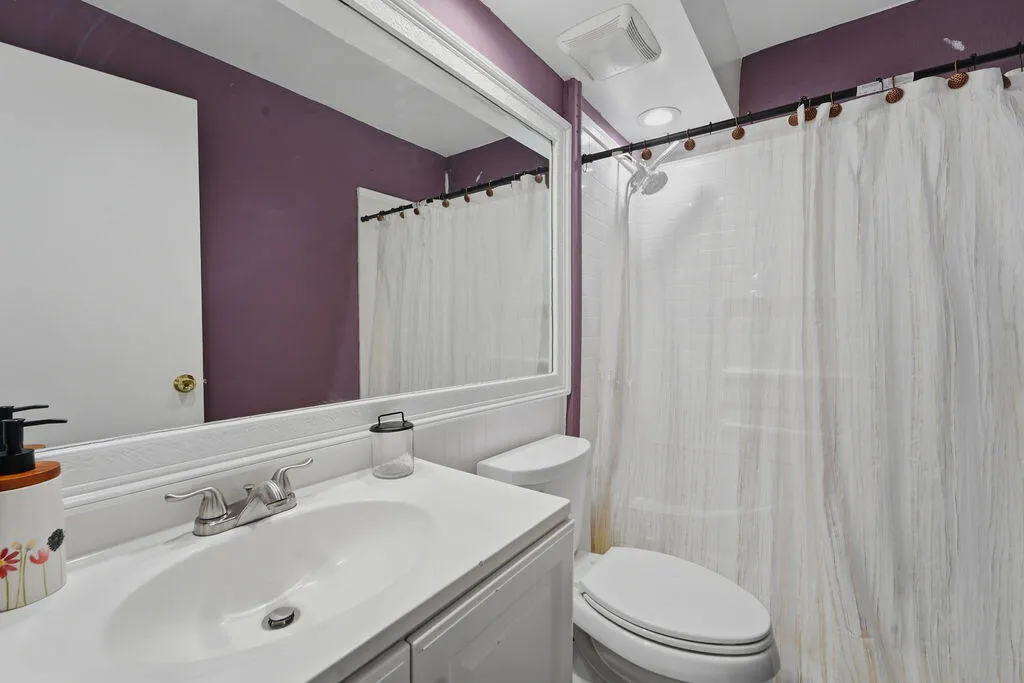 Bathroom with Tub/Shower