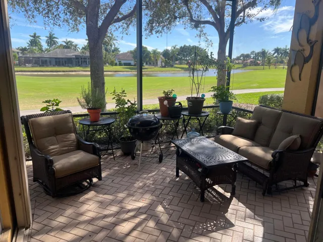 SCREENED IN PATIO