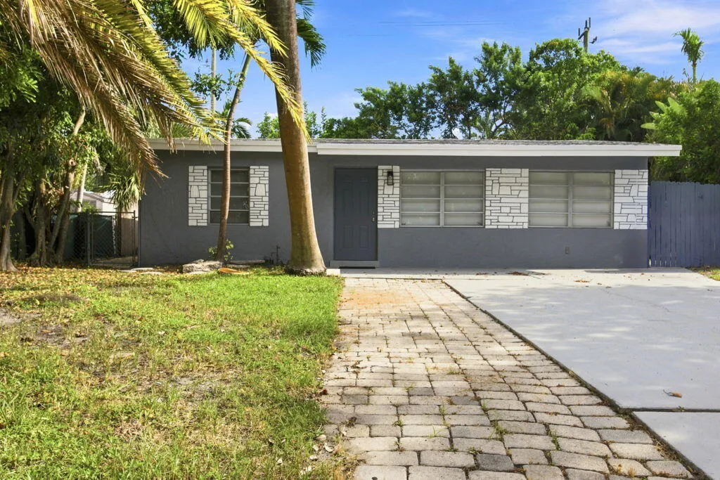 1472 NE 25 Ct_Ext.Front Day
