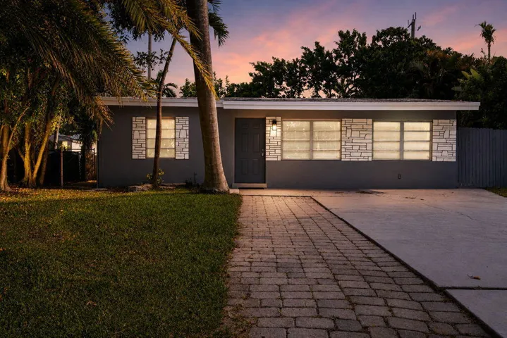1472 NE 25 Ct_Ext.Front Eve