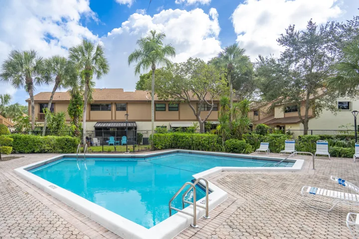 4698NW30St-40