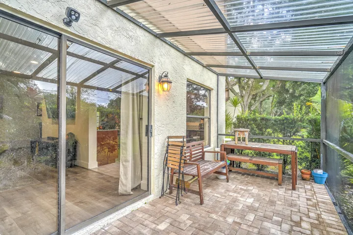 4698NW30St-38