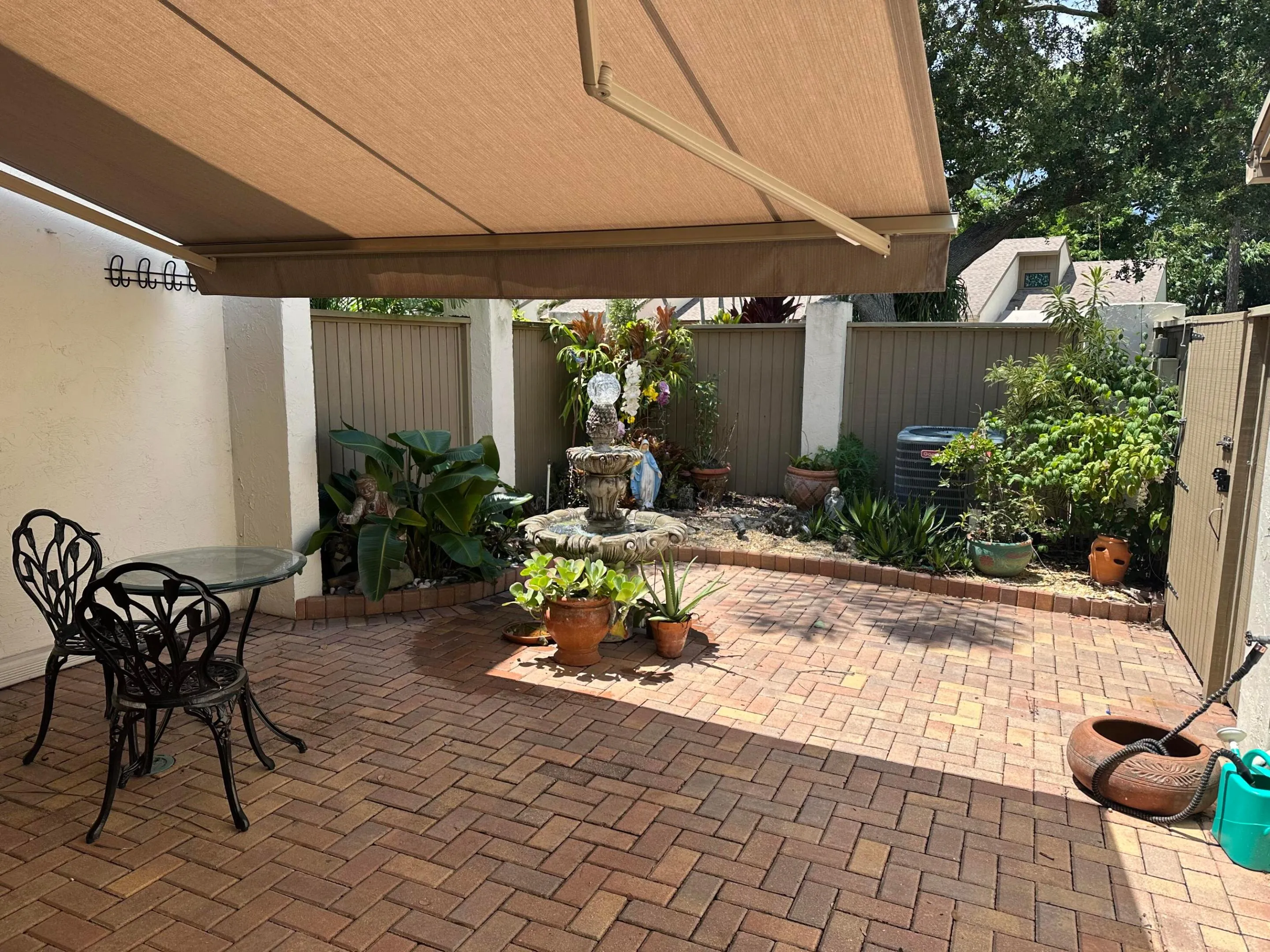 COURTYARD WITH AWNING