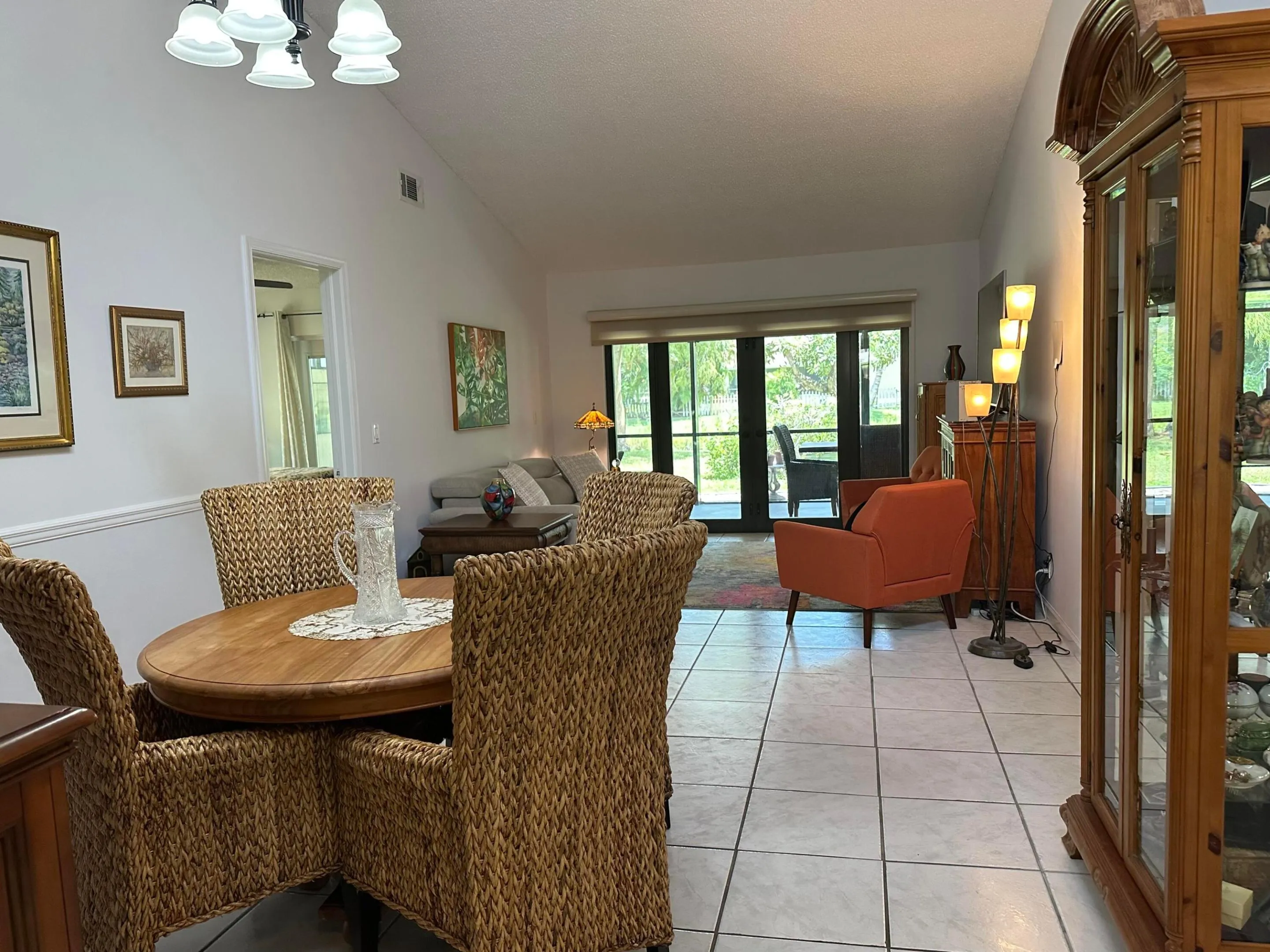 DINING ROOM/LIVING ROOM