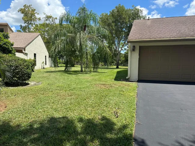 END UNIT-SIDE YARD