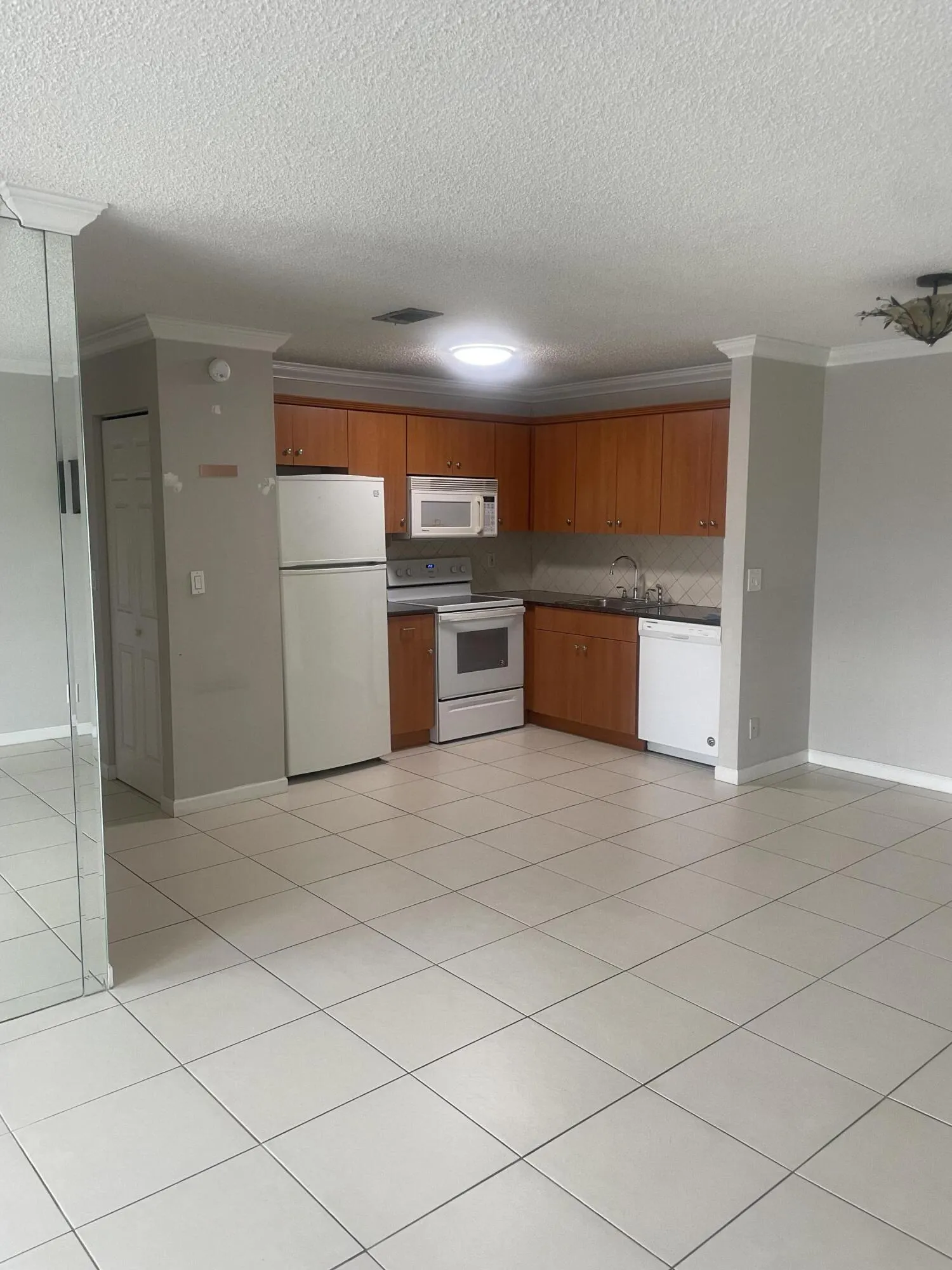 170 Cypress Club Drive​​‌​​​​‌​​‌‌​‌‌​​​‌‌​‌​‌​‌​​​‌​​ kitchen