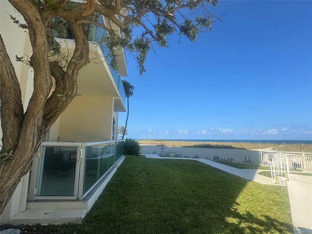 sideview beach