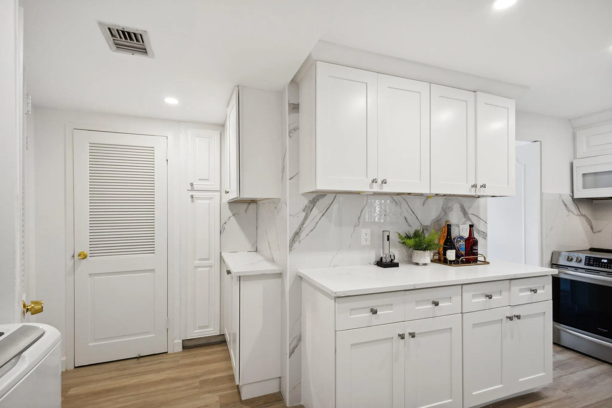 Bar cabinet