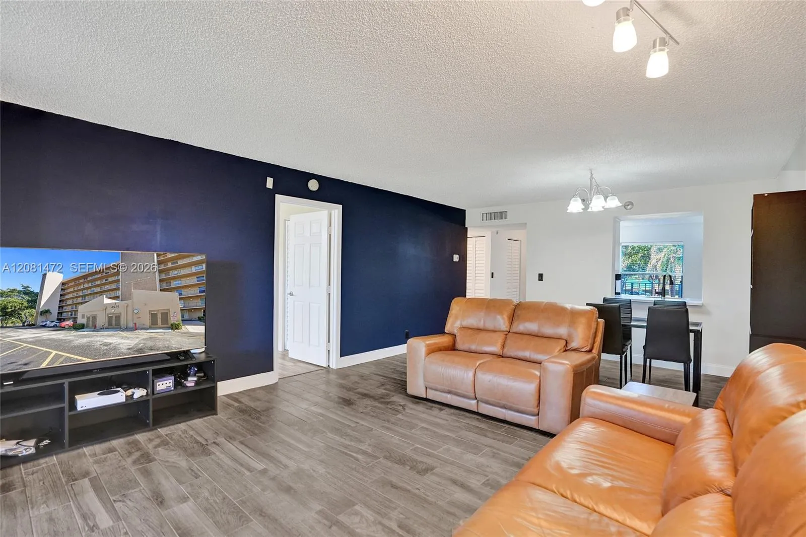 Nice Accent Wall in Navy!