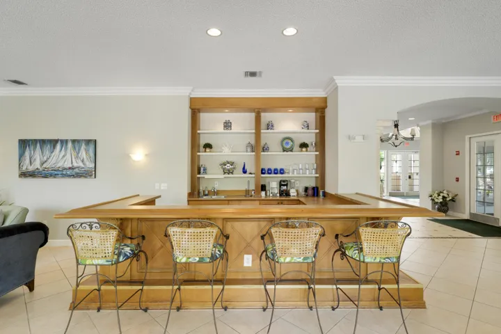 Bar/ Lounge