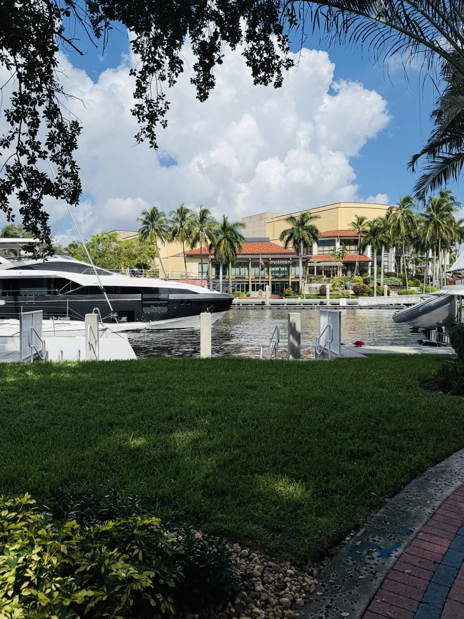 The perfect space to walk your pet, enjoy the shade, and take in the scenes on the New River located in Esplanade Park steps from the building's entrance.